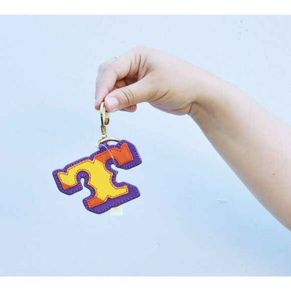 NWT Tory Burch Kerrington Applique Tory "T" Leather Keychain Key FOB - Picture 2 of 4